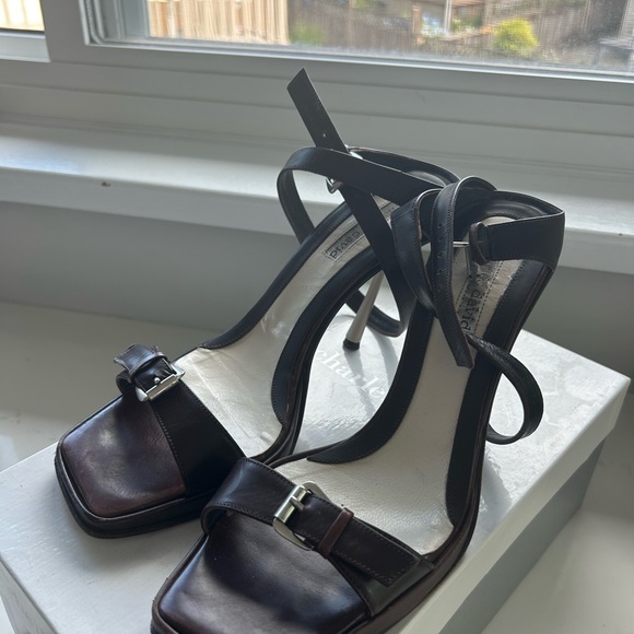 Vintage Charles David metal stiletto heels. - Picture 6 of 6